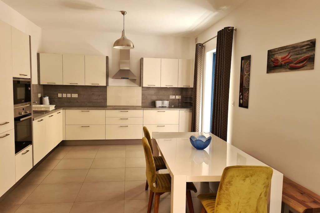 Apartmán Cozy Inside.City & Beach Outside Sliema Exteriér fotografie